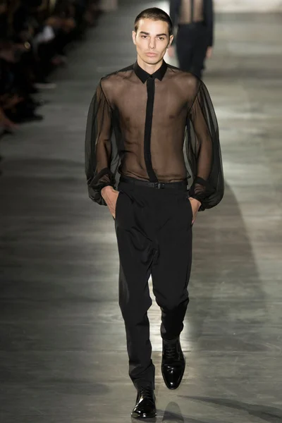 Look 15